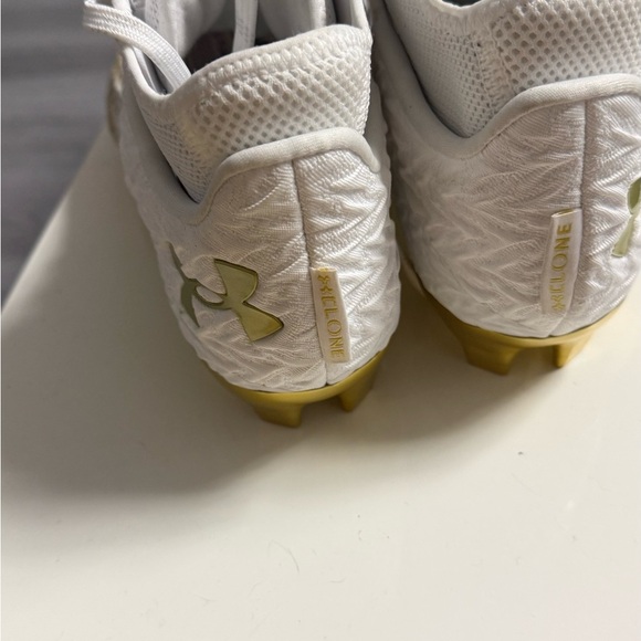 NEW Under Armour Gold and White Sports Cleats - Picture 6 of 6